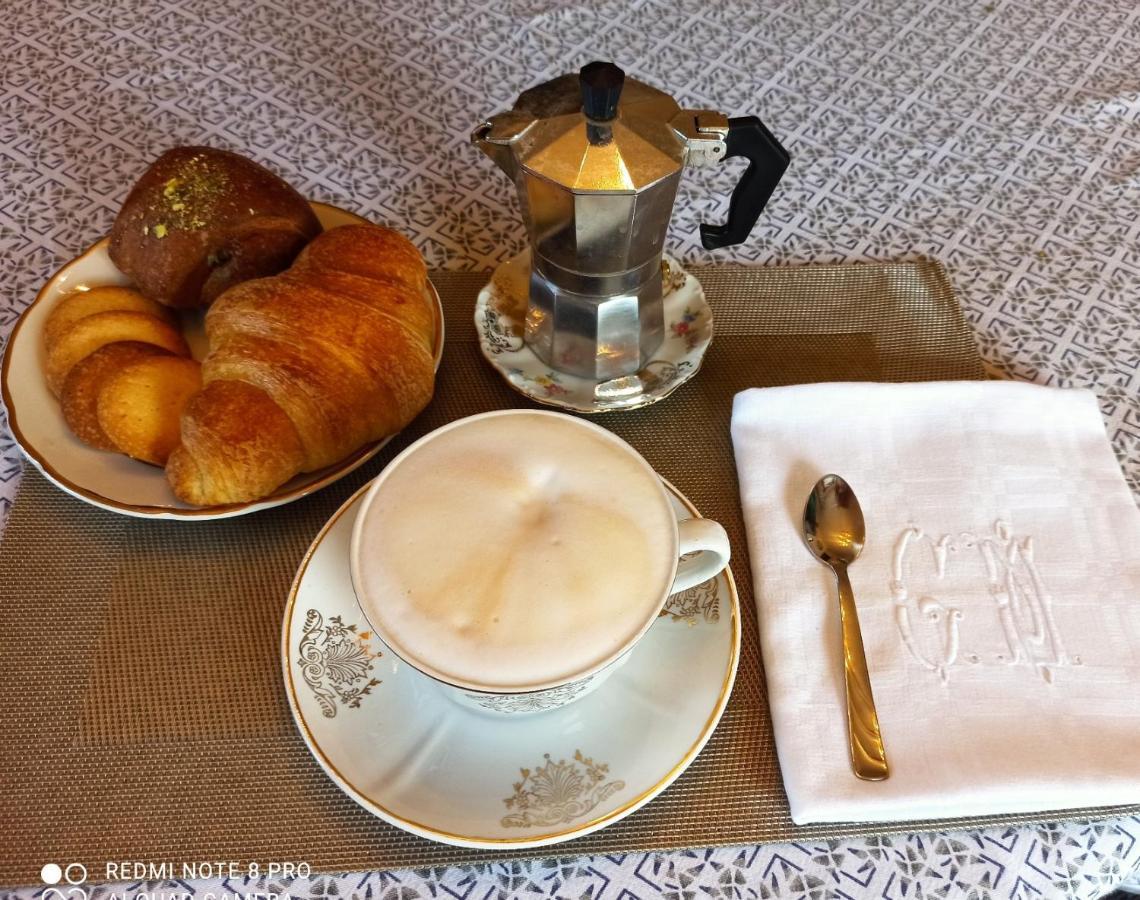D'Or Duble' Bed And Breakfast Carignano  Eksteriør billede